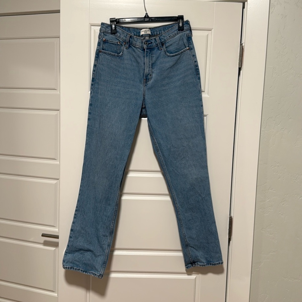 Abercrombie curve love mid rise straight leg jean size 29